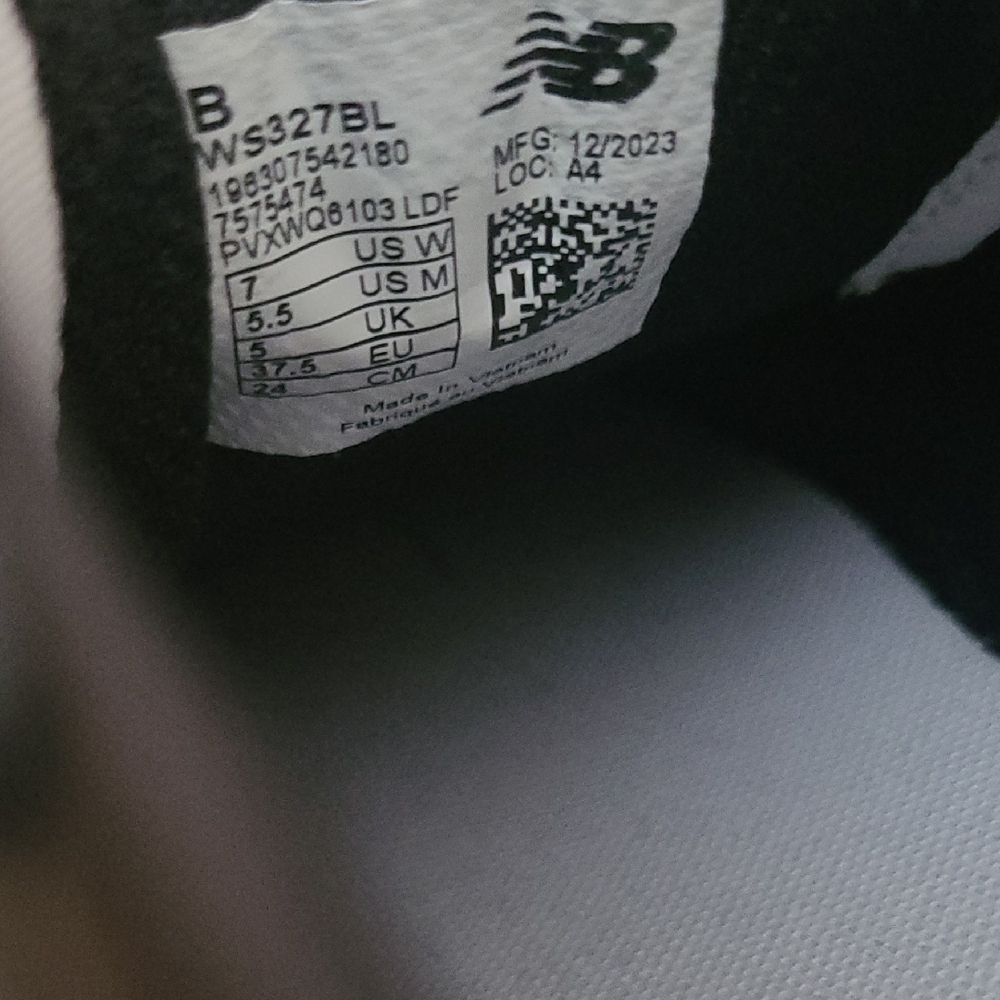 NEW BALANCE WOMEN'S 327 BLACK WHITE SNEAKERS - Picture 8 of 11